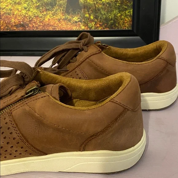 Leather Earth Brand Brown Casual Sneakers, nice condition - Picture 5 of 8